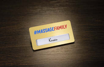 металлический бедж с окном