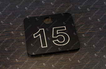 гардеробный номерок из оргстекла